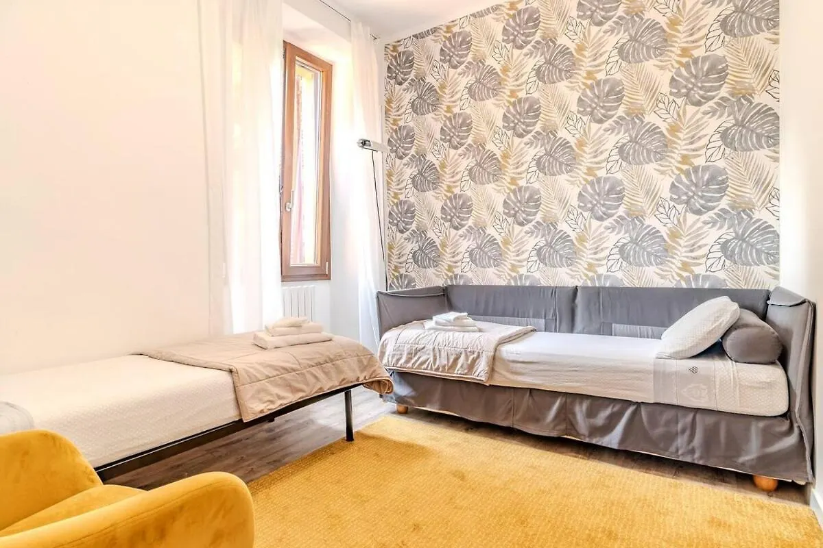 Blue Como Luxury Apt #2 イタリア