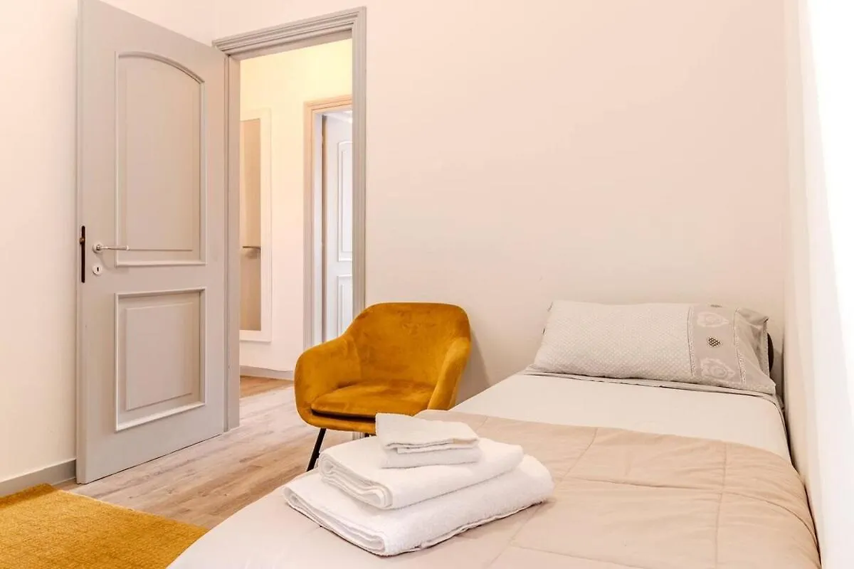 Blue Como Luxury Apt #2 アパート