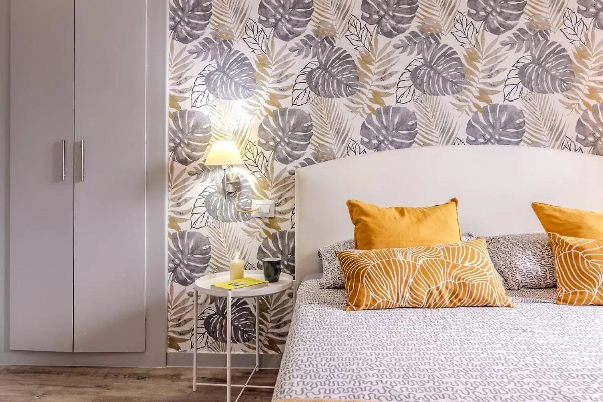Blue Como Luxury Apt #2 アパート