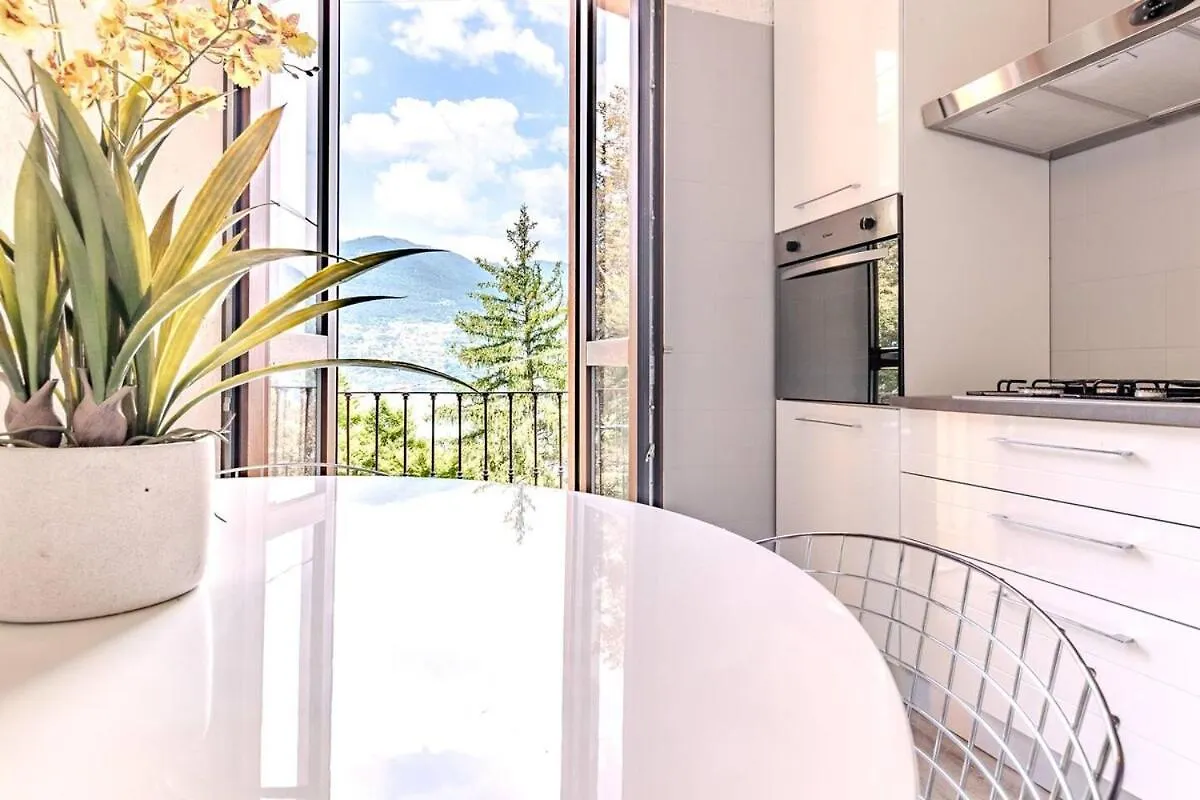 Blue Como Luxury Apt #2 0*,